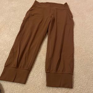 Lululemon Align cropped joggers NWOT